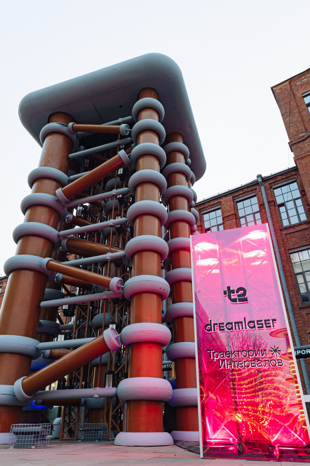RADIANCE, световая инсталляция T2 x dreamlaser, «Севкабель Порт», 2026
