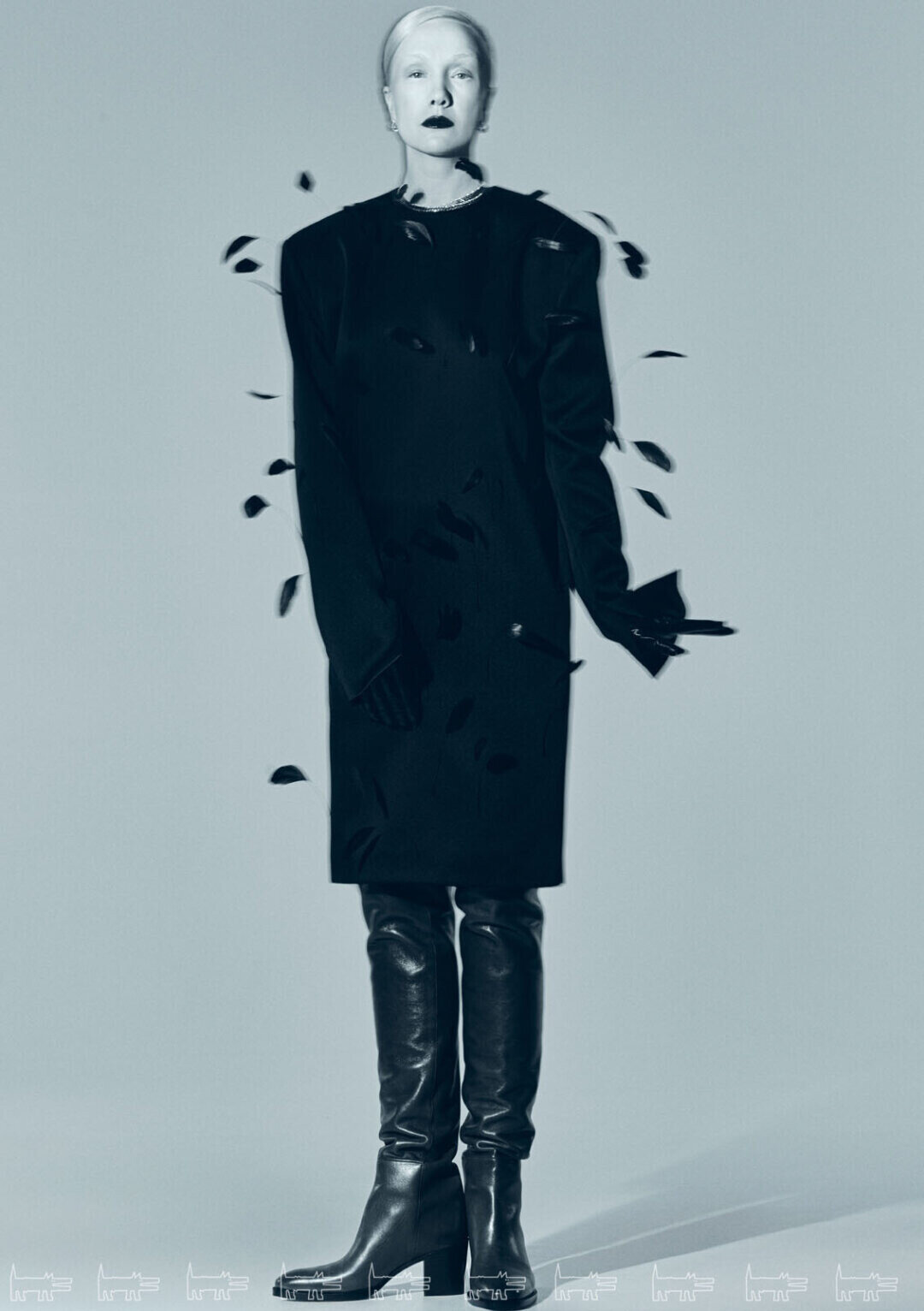 На Дарье Мороз: серьги и колье FERRIFIRENZE (Mercury), платье YANA, ботфорты SAINT LAURENT (ЦУМ)