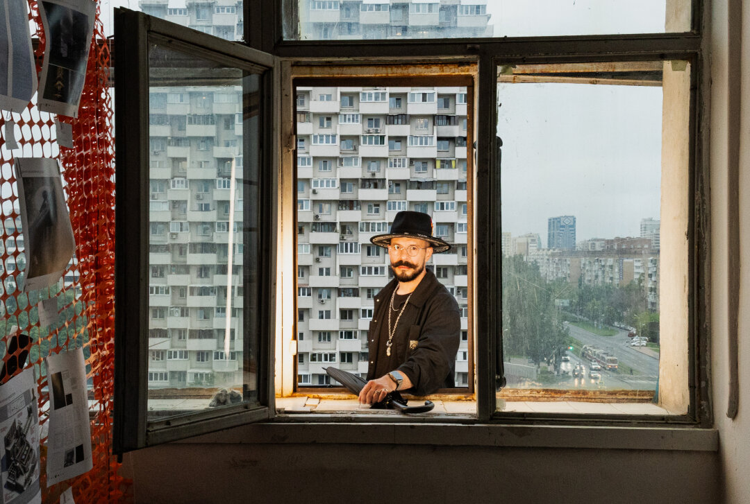 Алексей Юров из «Зеленой Дамы» заглянул к основателям «Макетной Мастерской»: ребята работают с видом на культовый самарский рашпиль (да-да, тот самый