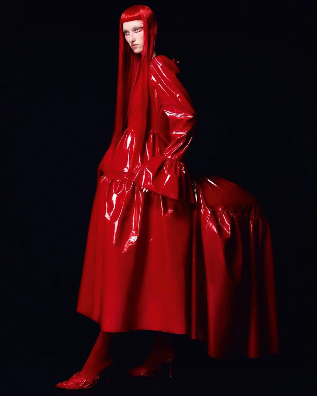 Лиза Останина в платье Романа Зимогорского для португальского Vogue. Фото: Абдулла Артуев. Стиль: Вика Салават