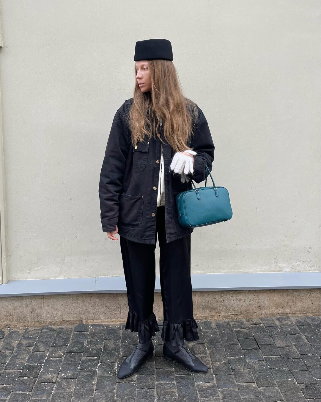 Юлианна Гриб в головном уборе Cocoshnick