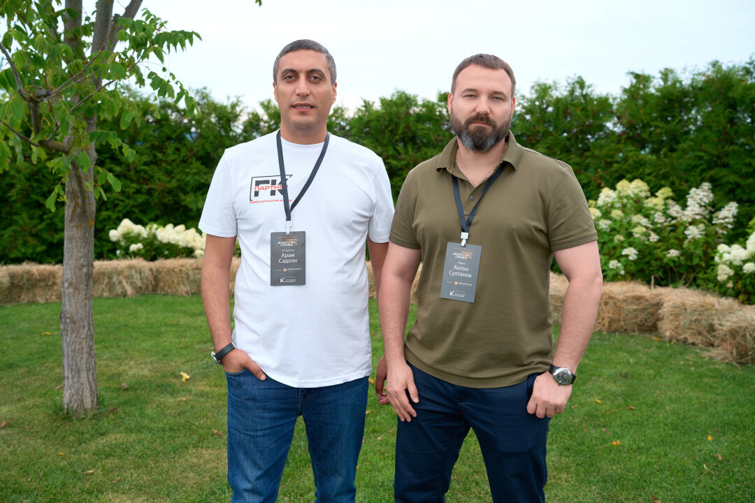 Арам Садоян, Антон Султанов