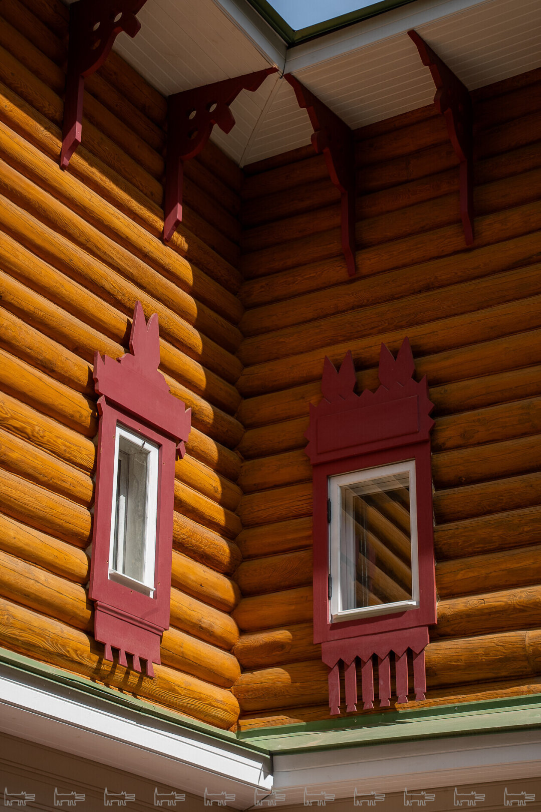 Резные наличники по мотивам народных орнаментов