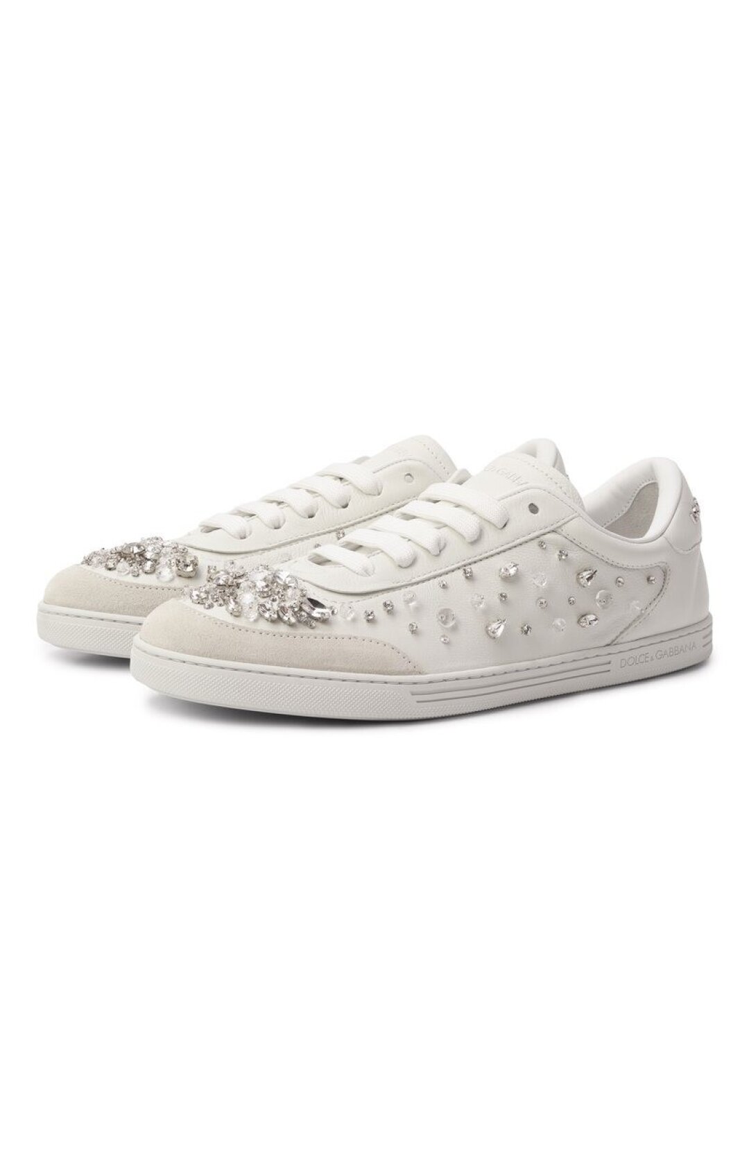 Dolce & Gabbana, ДЛТ, 123 000 руб. Обувь в стразах, пайетках и глиттере — важный тренд с подиумов Miu Miu, Acne Studios и N°21. А альтернативу белой