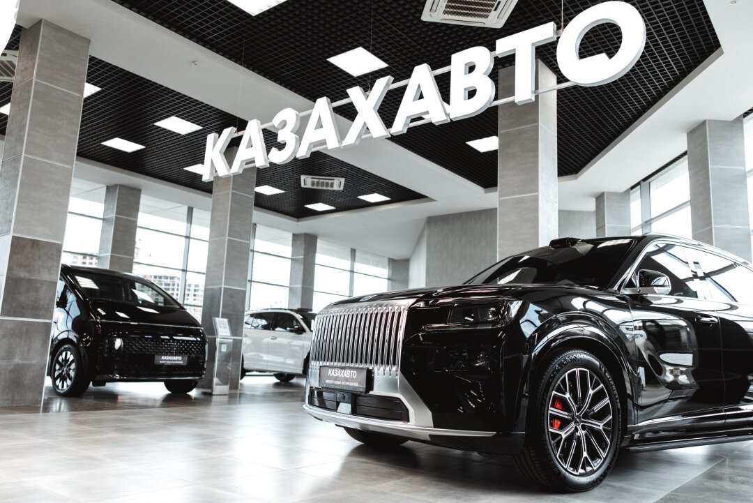 Автомобиль Zeekr x8 max