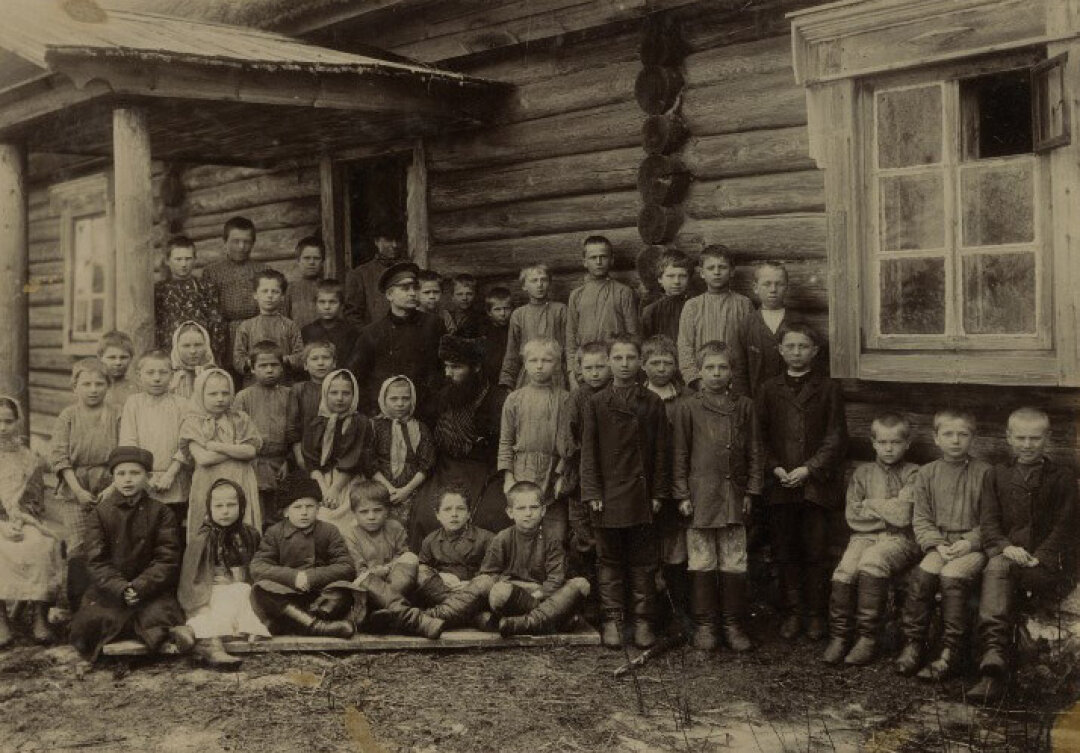 Группа белорусских школьников и учителей. Витебская губерния, 1924