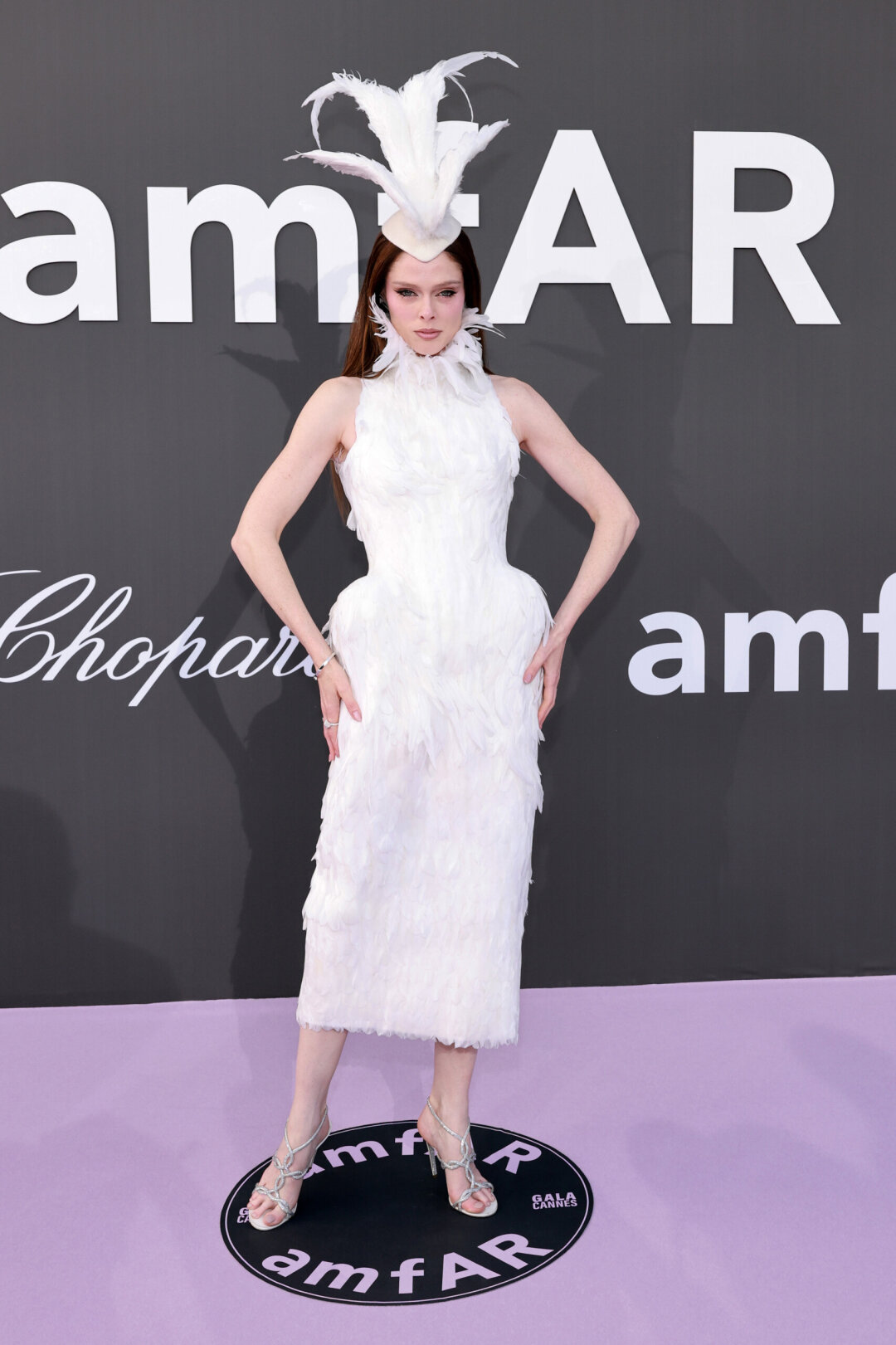 Супермодель Коко Роша в пернатом футляре Ильи Мигмуна. Фото: Amy Sussman / Getty Images