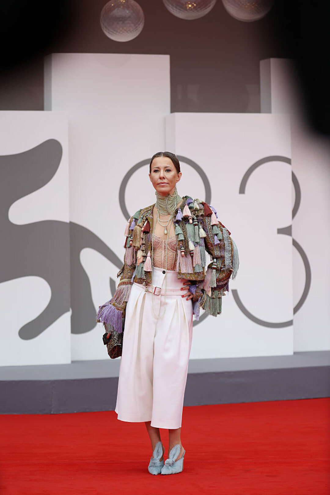 Ксения Собчак в Dries Van Noten, Christian Dior, Fendi и Bottega Veneta