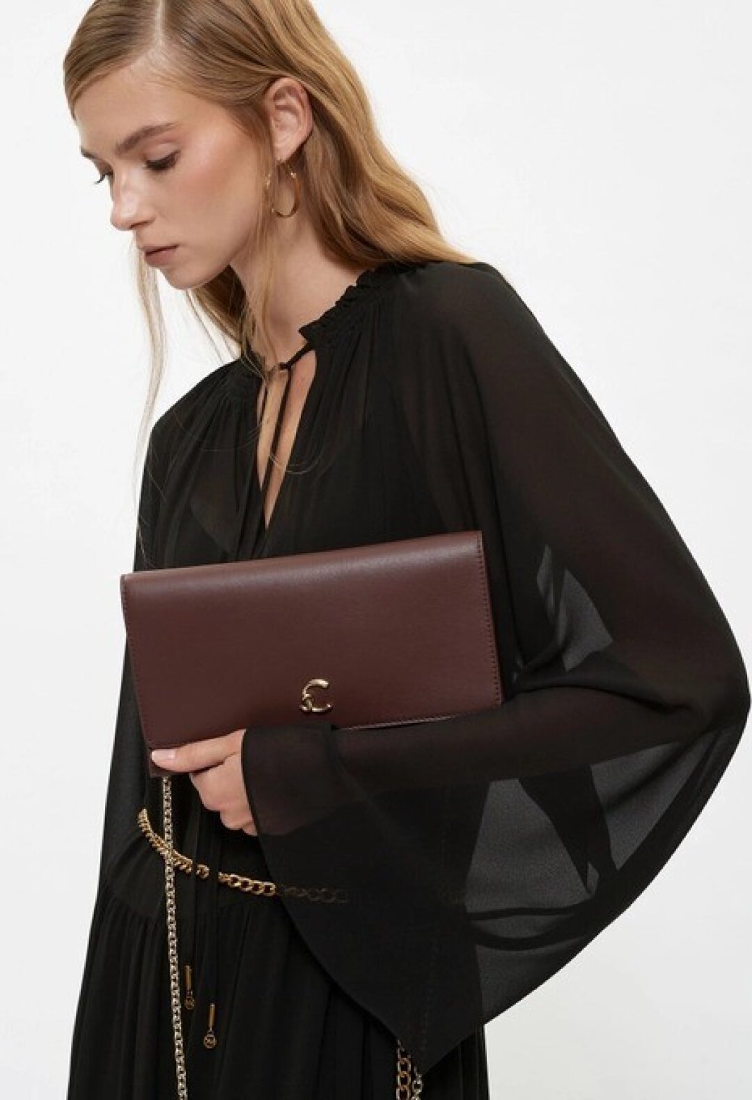Coccinelle, BNS club, 26 100 руб. Бургунди-кожа — важнейший тренд с подиумов Miu Miu, Carven и Chloe, а еще — из новой коллекции Coccinelle