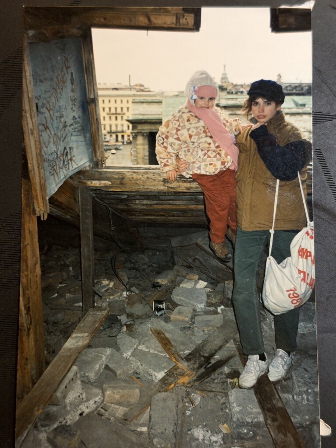 Евгения Малыгина в той самой кепке с дочерью Дашей в 1990-х