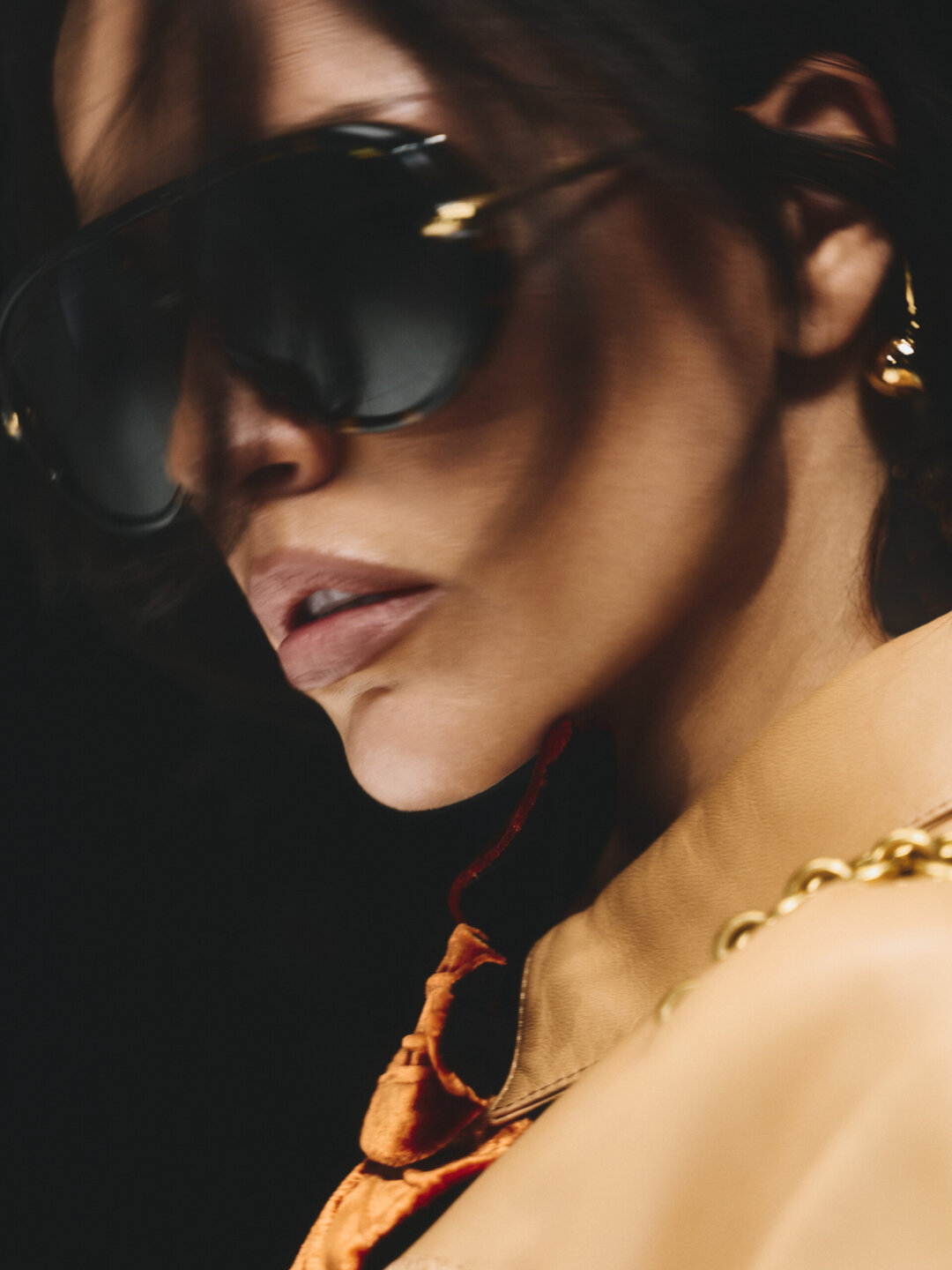 Zivert в кожаной куртке MVST и блузе Valentino
