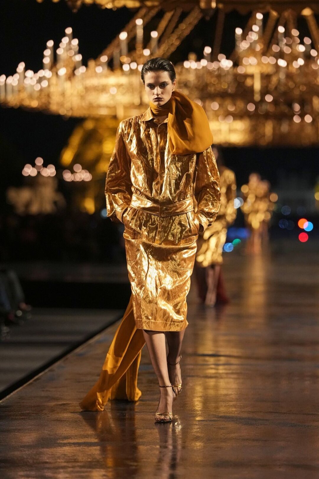 Русская модель Таня Чурбанова на подиуме Saint Laurent SS'27