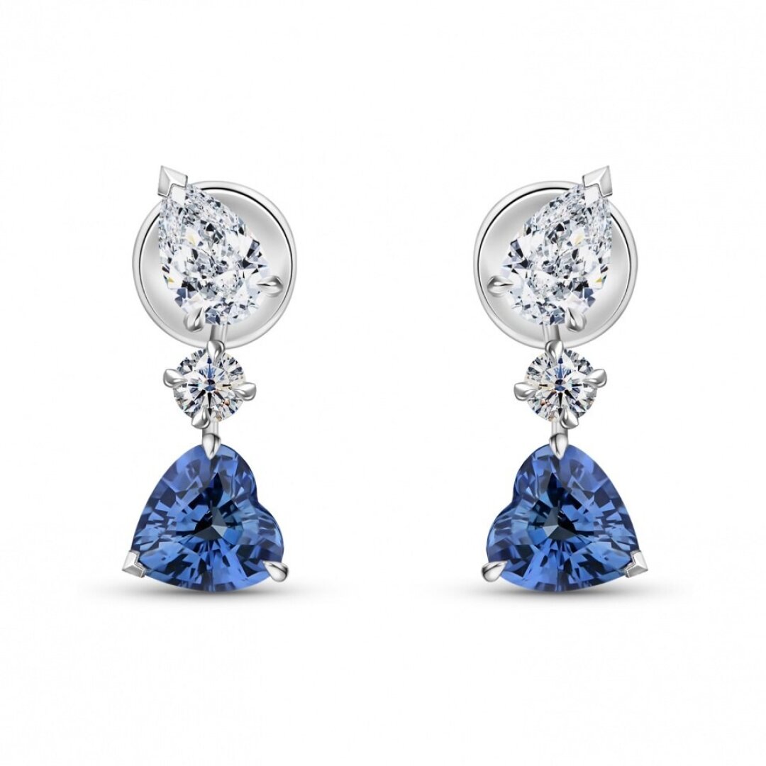Серьги ALROSA Diamonds, 1 541 200 руб. Ювелиры ALROSA Diamonds перепридумали легенду о «Сердце океана»: умножили знаменитое индиго-сердце на два и