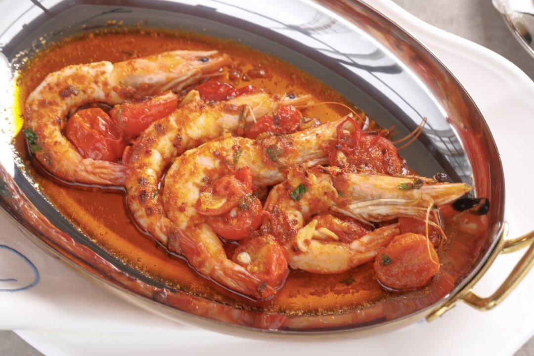 Креветки запеченые в печи с хариссой и чесноком