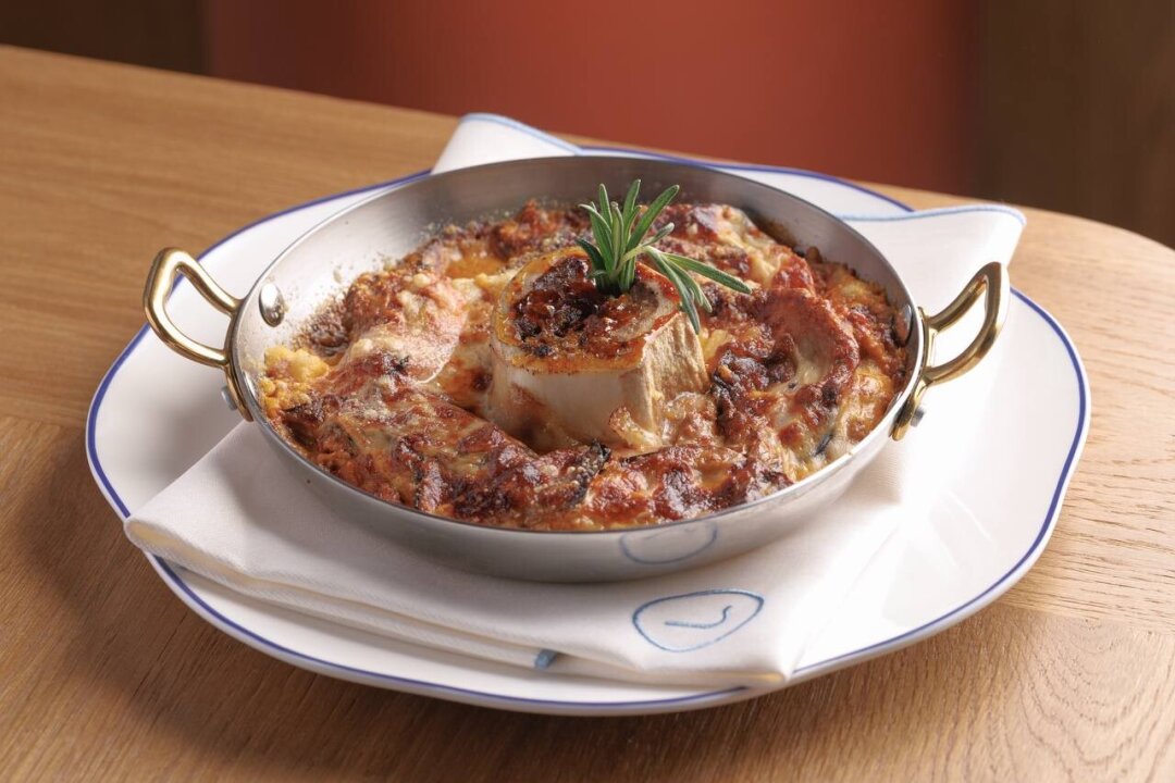 Мусака с говядиной и костным мозгом