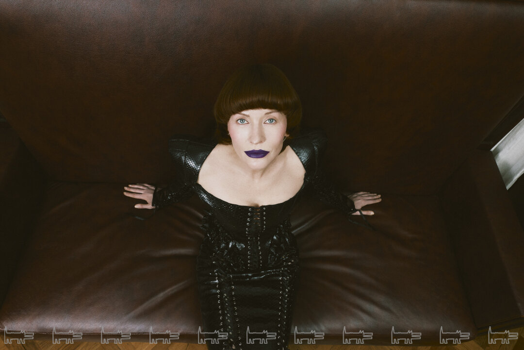 На Наталье: костюм DILARA FINDIKOGLU