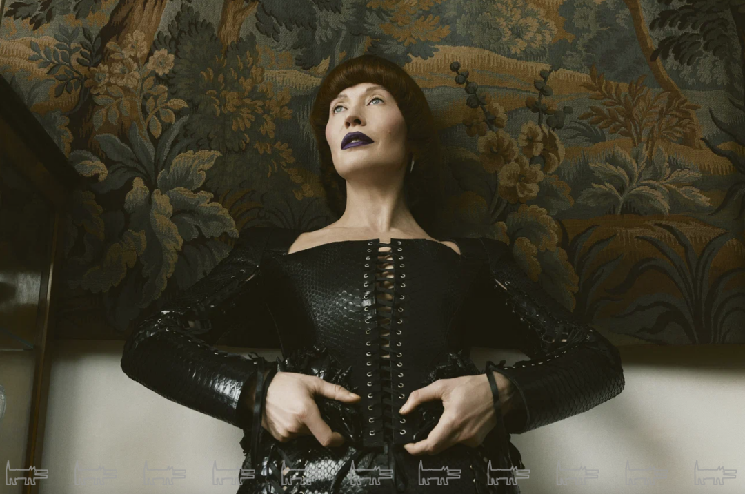На Наталье: костюм DILARA FINDIKOGLU