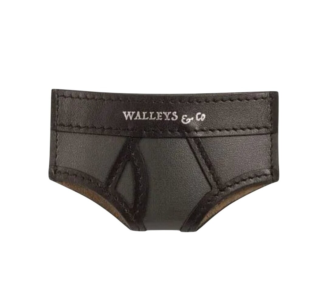 Картхолдер Walleys & Co, «У Красного моста», 3 500 руб.