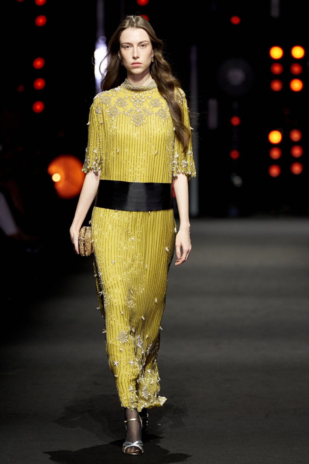 Подпоясываем сверхпраздничное платье Valentino маскулинным камербандом Brioni
