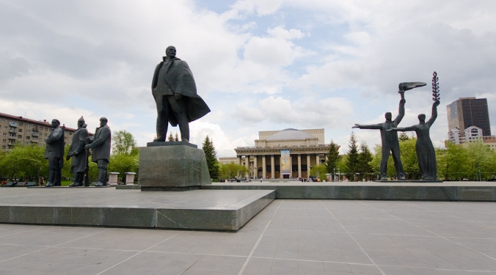 Памятник ленину на площади ленина в новосибирске Памятник ленину на площади ленина в новосибирске