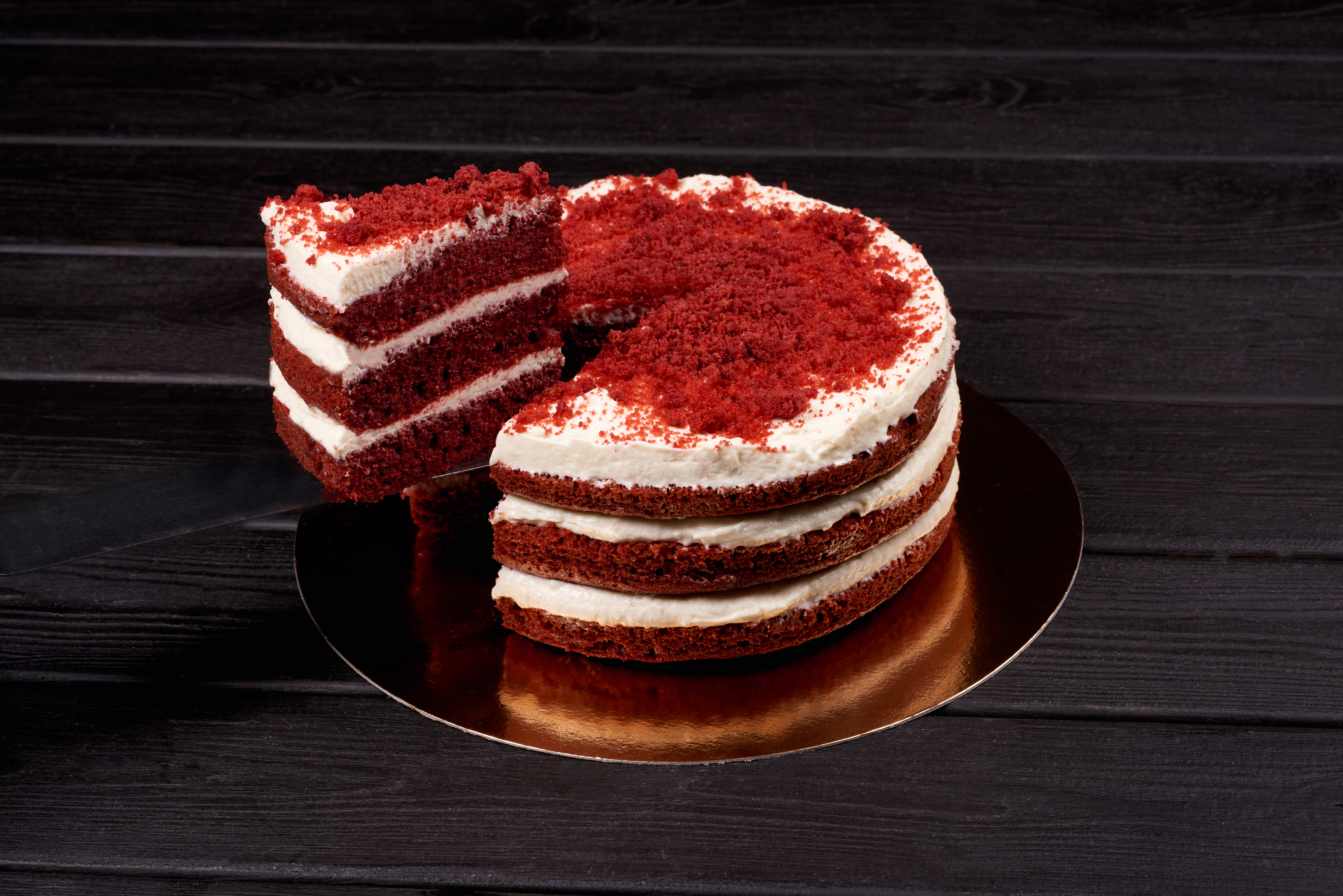 Приготовить торт красный бархат в домашних. Красный бархат Блисс. Торт красный бархат. Красный бархат торт Мираторг. Блисс красный бархат Иркутск.