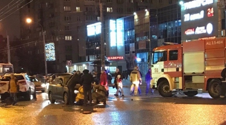 Группа пикник не пострадала в теракте. Взрыв в перекрестке на Кондратьевском. 27 Декабря 2017 года около 19 часов вечера в супермаркете перекресток. Взрыв в Бристоле Петербург.