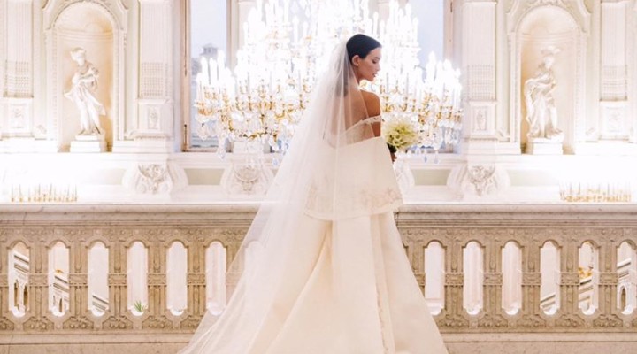 Паулина Андреева опубликовала фото в роскошном свадебном платье WOMAN