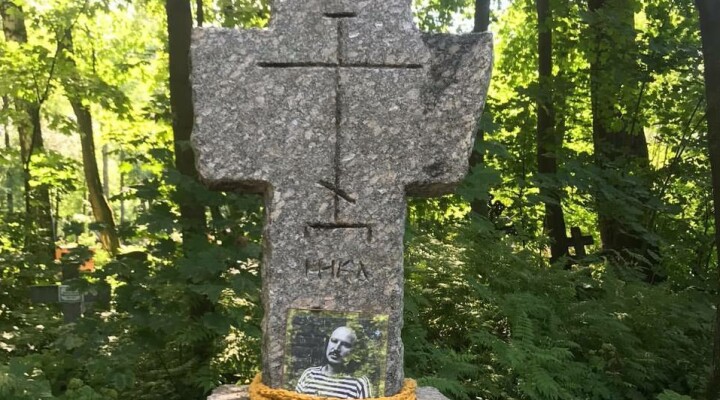 Кто похоронен на смоленском кладбище