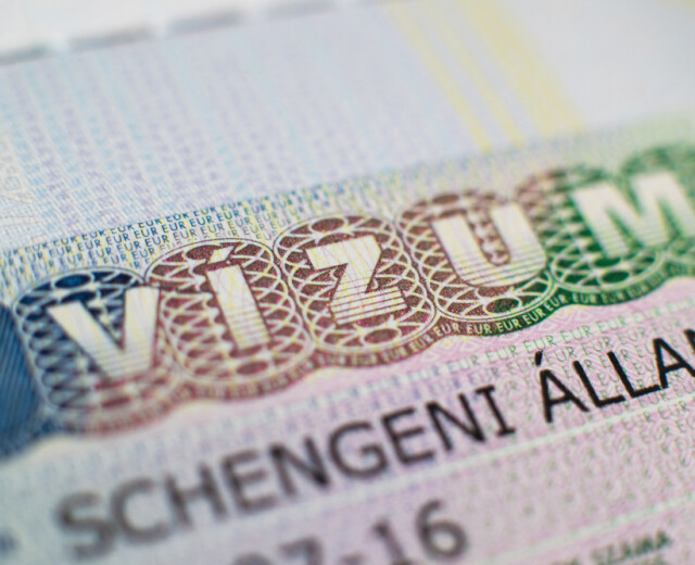 Венгрия выступила против введения визовых ограничений для россиян