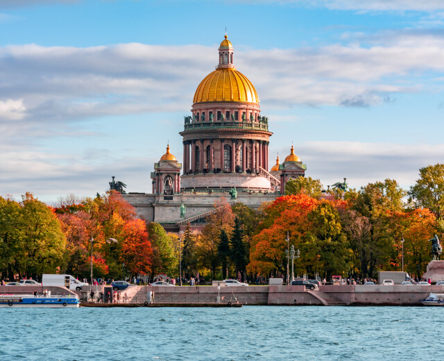Сколько денег потратили туристы в Петербурге в 2022 году. Рассказал вице-губернатор Пиотровский