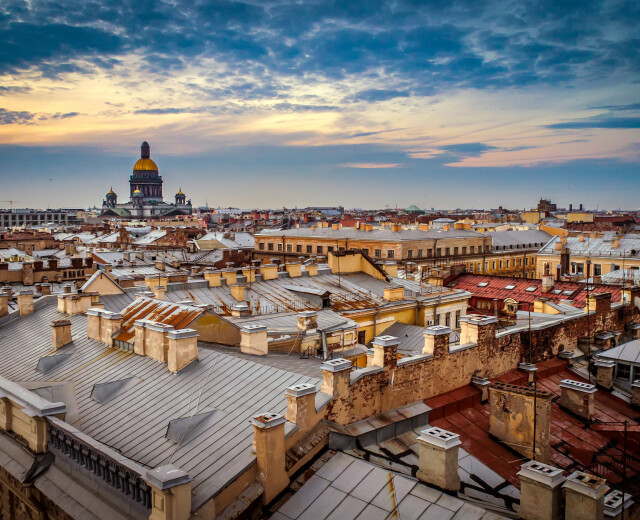 Цены на посуточную аренду жилья в Петербурге упали почти на треть