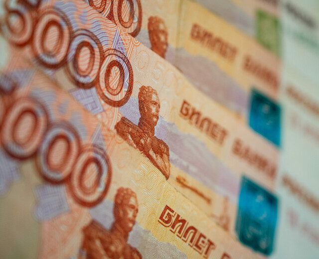 В России спрогнозировали рост номинальных зарплат до 80 тысяч рублей