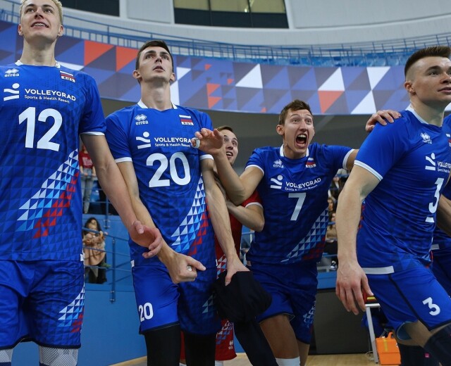 Андрей Травников провел предсезонную встречу с игроками волейбольного клуба «Локомотив»