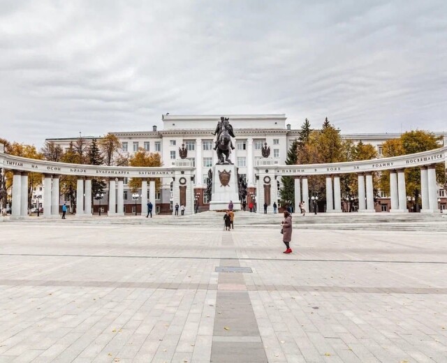 Радий Хабиров поручил «беспощадно» пресекать попытки заехать на Советскую площадь