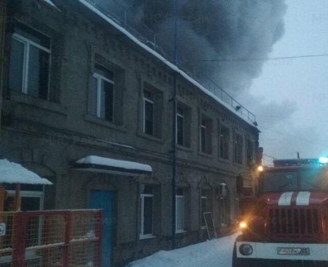 В Башкортостане горит склад на площади 400 кв. м