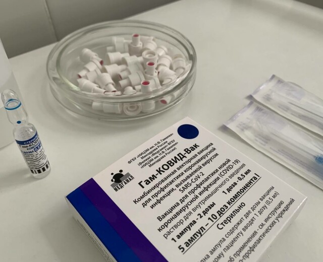 Новосибирские врачи и пациенты рассказали об особенностях интерназальной вакцинации от ковида