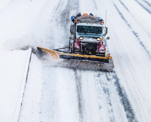 В Уфе из-за снегопада коммунальные службы перешли в усиленный режим работы