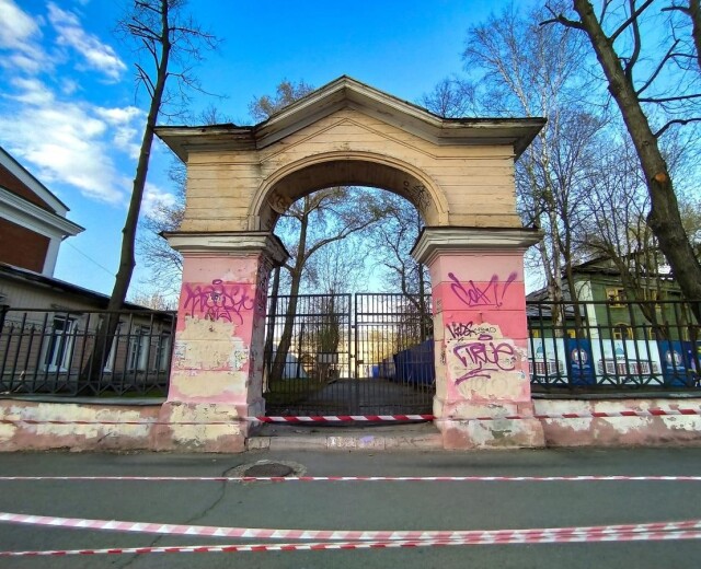 В марте закончится реставрация ограды с воротами Пермского педуниверситета