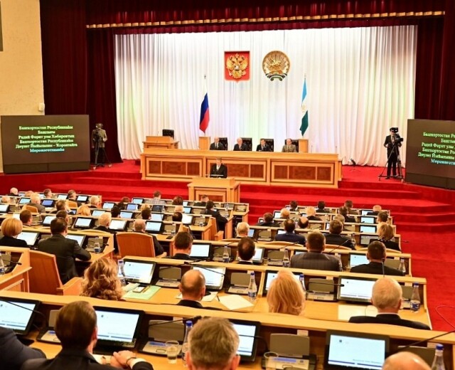 Парламент Башкортостана хочет повысить предельный возраст госслужащих на руководящих должностях до 70 лет