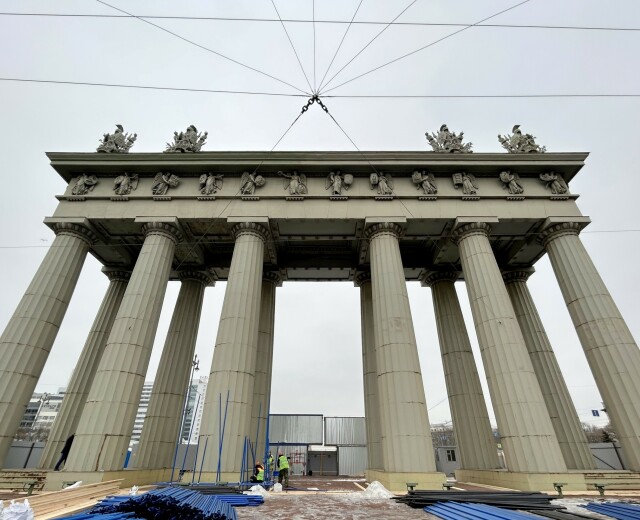 Началась реставрация Московских триумфальных ворот в Петербурге