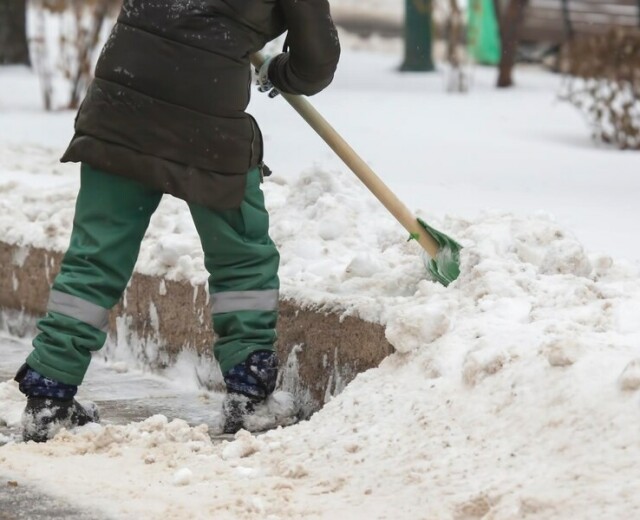 Жители Башкортостана массово жалуются на плохую уборку снега
