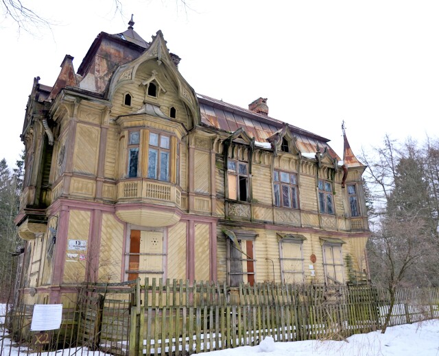 Суд потребовал от собственника дачи Месмахера в Шуваловском парке отреставрировать историческое здание