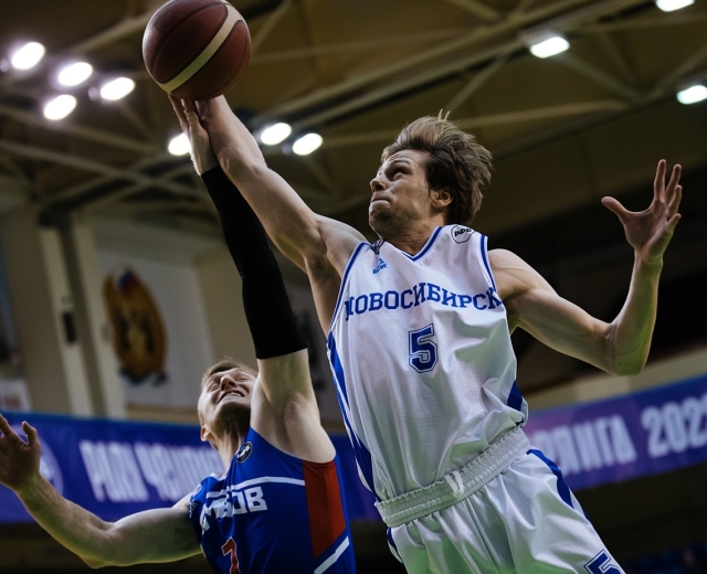 Баскетболисты клуба «Новосибирск» — в восьмерке сильнейших команд чемпионата Суперлиги