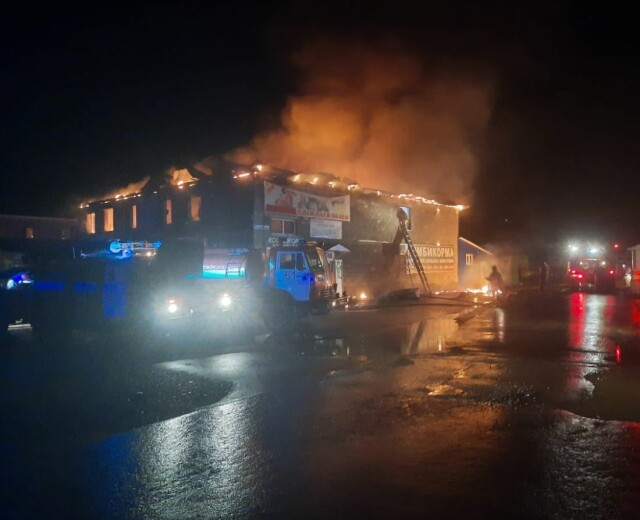 В Башкортостане из-за удара молнии сгорел торговый комплекс