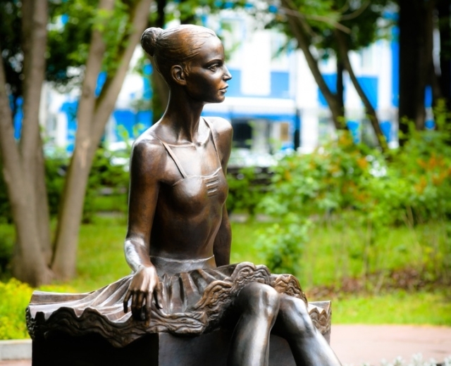В Театральном саду в Перми появилась скульптура балерины