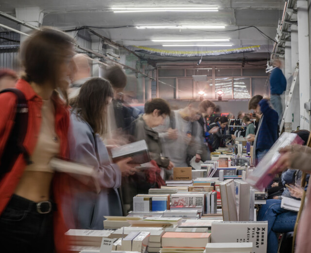 Ad Marginem, «Все свободны» и «Северное сияние» устраивают «Черный рынок» в Петербурге — фестиваль с книжным маркетом, винилом и кино