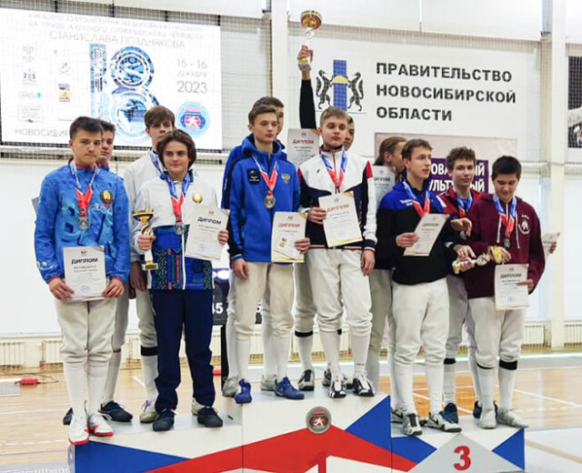 Новосибирские спортсмены завоевали командное золото на всероссийском турнире по фехтованию