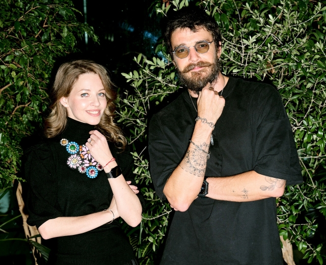 Дикті кискаға қайда жабыстыру керек Сырттағы дәретханаға зәр шығарып жатқан адамдардың видеосы