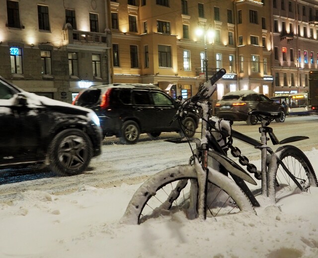 Петербург накрыли рекордные снегопады