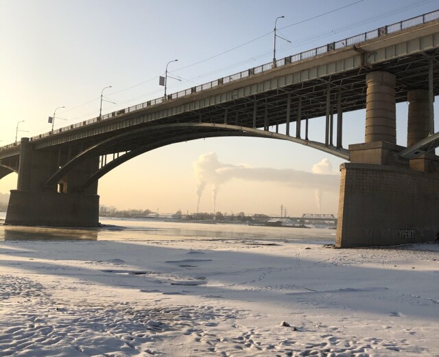 С 7 марта на Октябрьском мосту в Новосибирске ограничат движение